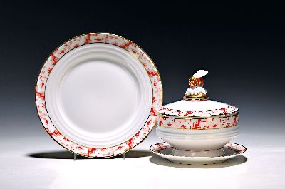 Bonboniere mit 2 Tellern, Gräf & Krippner, Selb Bavaria, 1930er, Porzellan, Deckelbekrönung mit plastischem Insekt, D. 14 cm