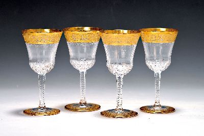 7 Likörgläser, Saint Louis, Dekor Thistle, farbloses Kristallglas, breit geätzte Goldbordüre, H. 13,5 cm