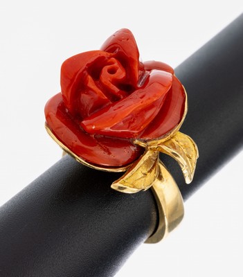18 kt Gold Korallen-Ring, GG 750/000, part.mattiert, Koralle als Blüte geschnitzt, RW 59,ca. 18.5 g, Versand nur innerhalb der EU