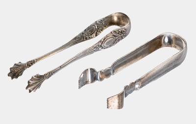 Konvolut 2 Zuckerzangen, 1 x 835er Silber, 1930er Jahre, Hammerschlagdekor, L. ca. 9 cm, Hersteller Jacob Grimminger/Schwäbisch Gmünd, und 1 x ...