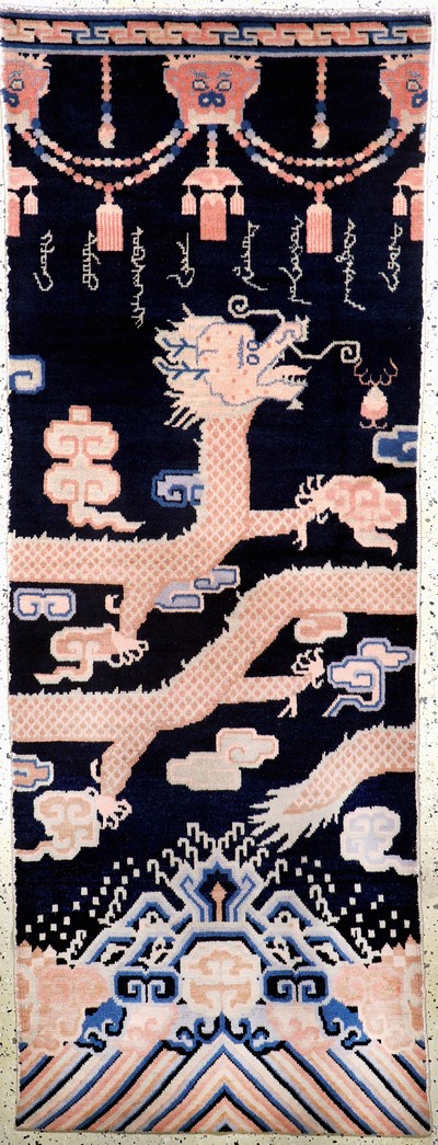 Ning-Hsia"Drachen-Säulenteppich, signiert mit Tibetische/mongolischen Schriftzeichen(Heilige Silben und Segensworte zum Schutz, für ...