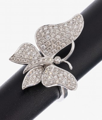 18 kt Gold Brillant-Ring, WG 750/000, Ringkopf in Form eines Schmetterlings, 105 Brillanten zus. ca. 1.64 ct (grav.) Weiß-l.get.Weiß/si, RW 54, ...