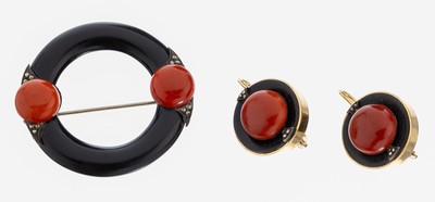 Paar 18 kt Gold Korallen-Onyx-Ohrhänger, GG750/000, Art Deco Stil, runde Korallen- Cabochons auf Onyxplatte, schlichte Fassung, kl. Markasiten, ca. ...