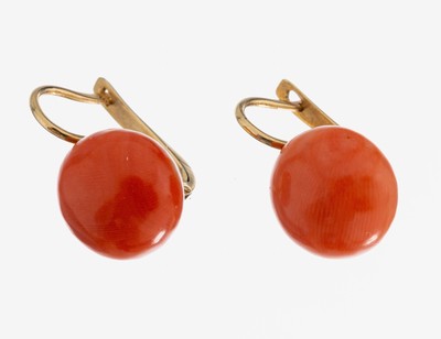 Paar 18 kt Gold Korallen-Ohrhänger, GG 750/000, schlicht, runde Korallen-Cabochons, ca. 5.8 g, Versand nur innerhalb der EU