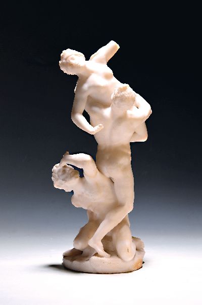 Kopie des "Raub der Sabinerinnen", Alabaster, nach dem Vorbild von Giambologna von 1582, mehrfach bestoßen (1 Arm fehlt) und restauriert. ...