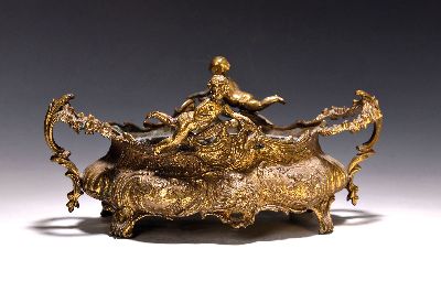 Jardiniere im Rokokostil, Frankreich, Ende 19.Jh., Metall, Reliefdekor, 17x36x20 cm