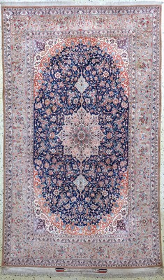 Esfahan fein Persien, signiert"Sadegh Seyrafian", um 1920-1930, Korkwolle mit und auf Seide, ca. 240 x 145 cm, ca. 1,2 Mio. Kn/qm, EHZ: 2