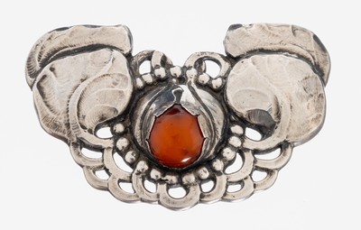 Bernstein-Brosche, 1930er Jahre, 830er Silber, floral, geometrisch, Bernstein -Cabochon, ca. 7.6 x 5 cm, Meistermarke verschlagen