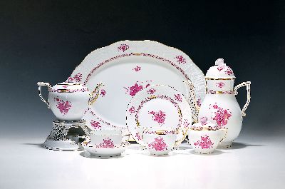 Kaffee- bzw. Teeservice, Herend Ungarn, Apponiy purpur, Kaffeekanne, Teekanne, Stövchen, Zuckerdose, Milchkännchen, 6 Tassen mit Untertassen, 6 ...