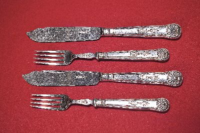 Fischbesteck für sechs Personen, England, sechs Messer und sechs Gabeln, Sterlingsilber, Muscheldekor, Klingen und Gebrauchsteile aus Silber, Griffe ...