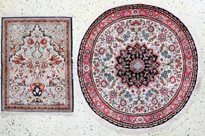 2 Lots Ghom Seide, Persien, Mitte 20.Jhd, reine Naturseide, ca. 77 x 57 cm & durchmesser: ca. 100 cm, EHZ: 2(verfärbt)