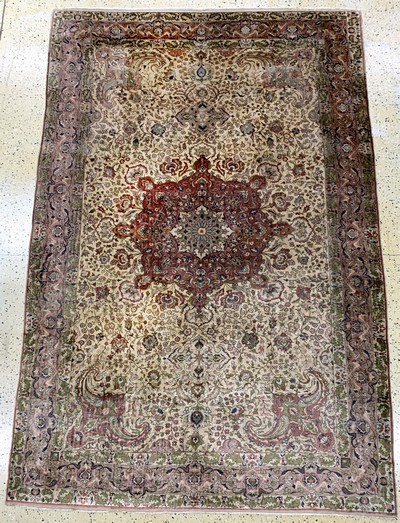 Hereke Seide fein, Türkei, um 1940-1950, reine Naturseide, ca. 315 x 207 cm, EHZ: 2-3 (kleine geflickte Stellen).