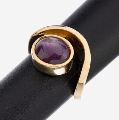 18 kt Gold Rubin-Ring, GG 750/000, ovaler Sternrubin ca. 5.0 ct, rücks. verbödet,außergewöhnliches Design, ca. 9.9 g, RW 56