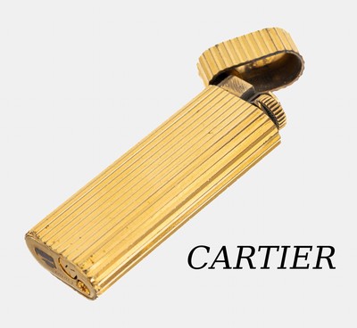 CARTIER Feuerzeug, Metall vergoldet, Gebr.-Spuren, verbeult, Bes.-Monogr. W., Fkt. ungepr.