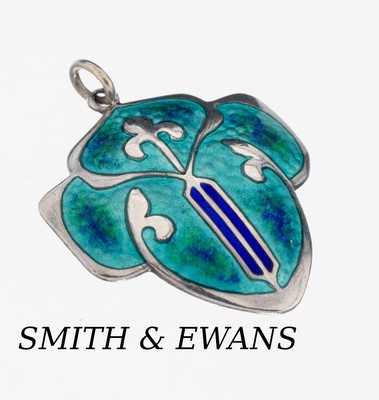 Anhänger mit Email, Birmingham um 1910, 925er Silber, Meistermarke Smith & Ewans, reiner Jugendstil, türkis-blau emailliert, L. ca. 3 cm, sammelw.