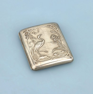 Zigarettenetui, Frankreich um 1900, 800er Silber, Eberkopfpunze, asymm. Dekor mit Reiher und Irisblüten, Rückseite mit Schilfdekor, reiner ...
