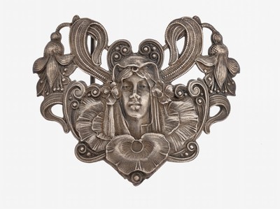 Jugendstil Gürtelschließe, Silber gepr., wohl Frankreich, um 1900, mittig Dame umgeben von Blumen und floralen geschwungenen Elementen, ca. 7 x 6 ...