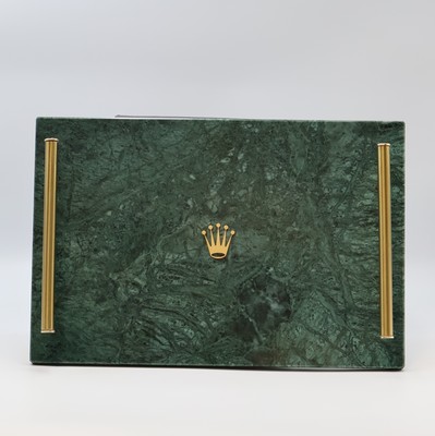 ROLEX Display aus grünem Marmor, Schweiz, M. ca. 5 x 30 x 20 cm, Gew. ca. 2270g, in gebrauchsfähigem Zustand