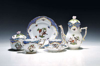 Mokkaservice, Rothschild mit blauem Schuppenmuster, Herend, Ungarn, Porzellan, Goldstaffage, 6 Tässchen mit UT,6 GebäcktellerD. 17 cm, Mokkakanne, ...