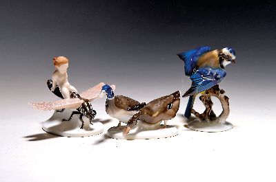 3 Porzellanfiguren, Rosenthal, 20. Jh., 1x Blaumeise, sign. F. Heidenreich, bunt bemalt, H. ca. 11cm; 1x Entenpaar, sign. Himmelstoss, bunt bemalt, ...