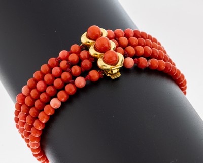 Korallen-Armband mit 14 kt Gold Schließe, GG 585/000, 4-rhg. Korallen-Kugeln, D. ca. 3.9mm, Steckschließe mit 3 Korallenkugeln, D. ca.5.2 mm, L. ...