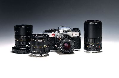 Kamera Leica R4, Bj. 1984-85, Seriennr. 1664806, mit orig. Karton, Objektive: Elmarit -R 35mm 1:2.8 (mit orig. Karton), Macro- Elmarit 60mm 1:2.8, ...