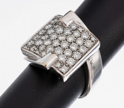 18 kt Gold Brillant Ring, WG 750/000, 40 Brillanten zus. ca. 1.30 ct Weiß/si, ca. 16.3 g, RW 54