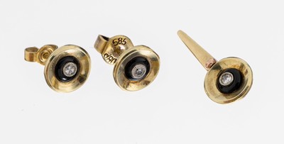 14 kt Gold Diamant-Onyx-Schmuckset, GG 585/000, best. aus: 1 Paar Ohrstecker, und 1 Anhänger, 3 kl. 8/8-Diamanten, Onyxkreise, ca.3.5 g
