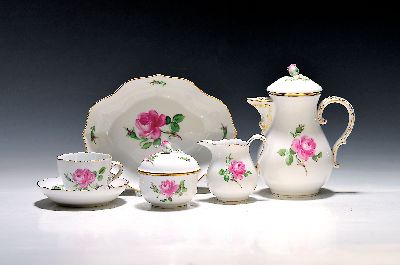 Mokka- bzw. Espressoservice, Meissen, 20. Jh., 1. Wahl, Dekor rote Rose mit Goldrändern, Kanne, Sahnegießer, Zuckerdose, 12 Tassen mit Untertassen, ...