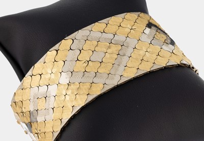 18 kt Gold Armband, GG/WG/RG 750/000, Wabenmuster, L. ca. 19 cm, Kastenschloss mit Sicherheitsacht, ca. 90.2 g, Gebr.-Spuren und Kratzer