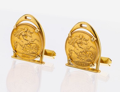 Paar 18 kt Gold Münz-Manschettenknöpfe, GG 750/000, stil. Hufeisenform, gefasste Goldmünzen, Sovereign England 1911, berieben, ca. 23.5 g