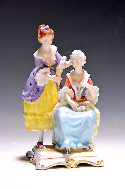 Porzellanfigur, Herend, Ungarn, Porzellan, höfische Damen bei der Toilette, H. 17 cm
