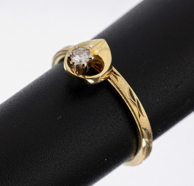 14 kt Gold Brillant-Ring, GG 585/000, Ringschiene grav. und sat., 1 Brillant ca. 0.07 ct (grav.) Weiß/p, RW 53, ca. 2.6 g