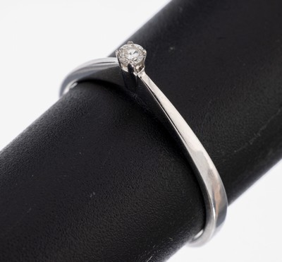 14 kt Gold Brillant-Ring, WG 585/000, erhaben gefasster Brillant ca. 0.05 ct Weiß/p,RW 59, ca. 2.0 g