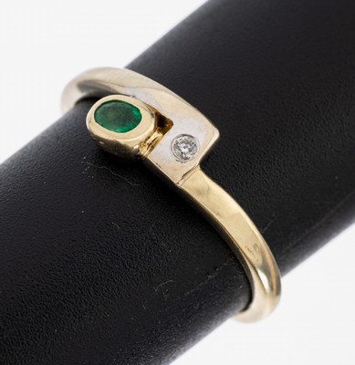 14 kt Gold Smaragd-Brillant-Ring, GG/WG 585/000, 1 ovalfacett. Smaragd ca. 0.10 ct, 1 Brillant ca. 0.03 ct Weiß/p, RW 59, ca. 2.7 g