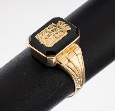 14 kt Gold Onyx-Ring, GG 585/000, oktagonale Onyx-Platte, aufgelegtes Wappen, RW64, ca. 5.6 g