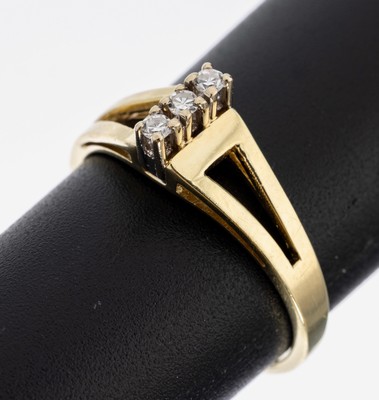 14 kt Gold Diamant-Ring, GG/WG 585/000, 3 erhaben in WG gefasste 8/8-Diamanten zus. ca. 0.03 ct Weiß/si, RW 57, ca. 3.4 g
