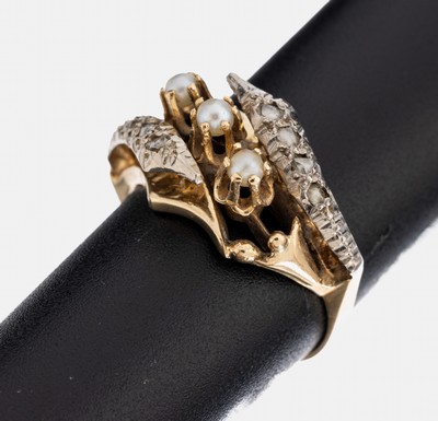 18 kt Gold Diamant-Perl-Ring, 1940er Jahre, GG 750/000, 8 in Silber gefasste Diamantrosen,3 kl. Flussperlen, RW 56, ca. 5.5 g