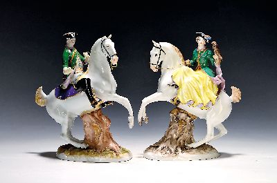 Paar Porzellanfiguren Reiter, Aelteste Volkstedt, Thüringen, 2. Hälfte 20.Jh., Porzellan, farbig und goldstaffiert, herrschaftliches Reiterpaar, H. ...