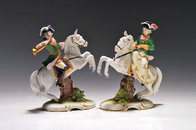 Paar Porzellanfiguren Reiter, Aelteste Volkstedt, Thüringen, 2.Hälfte 20.Jh., Porzellan, farbig und goldstaffiert, herrschaftliches Reiterpaar zur ...