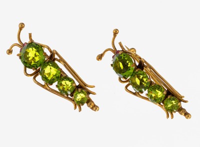 Paar Farbstein-Broschen, Metall verg., in Form von Insekten, Körper mit rundfacett. Peridots im Verlauf, Augen kl. runde Turmalin-Cabochons, L. ca. ...