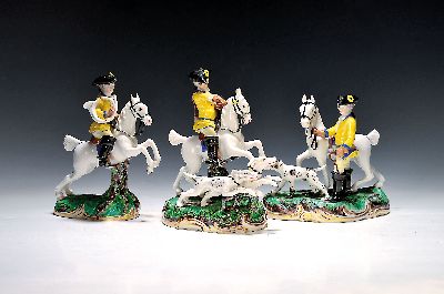3 Porzellanfiguren nach Frankenthaler Vorbild "Gelbe Jagd", Nymphenburg, 20.Jh, Porzellan, farbig und goldstaffiert, Reiter mit Horn ...