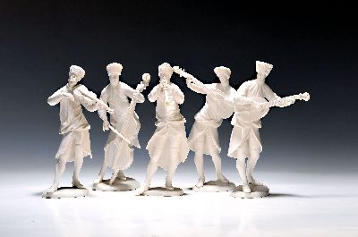 5 Porzellanfiguren der "Böhmischen bergmännischen Musikkapelle", Nymphenburg, 2. Hälfte 20.Jh., Weißporzellan, Lautenspieler (rest.), ...
