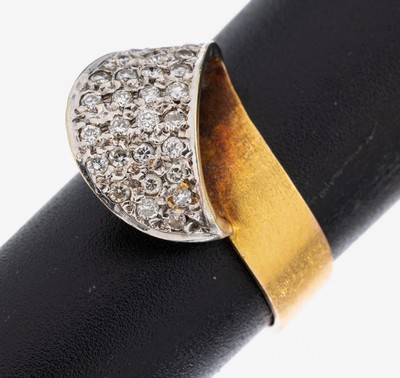 14 kt Gold Brillant-Ring, GG/WG 585/000, außergewöhnliche Gestaltung, 28 in WG gefassteBrillanten zus. ca. 0.30 ct Weiß/si, RW 54, ca. 4.7 g, ...