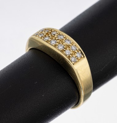 14 kt Gold Brillant-Ring, GG 585/000, schlicht, 14 Brillanten zus. ca. 0.24 ct (grav.) feines Weiß/vs, RW 52, ca. 3.7 g