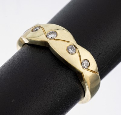 14 kt Gold Brillant-Ring, GG 585/000, 5 Brillanten zus. ca. 0.19 ct (grav.) Weiß/si,RW 56, ca. 4.2 g