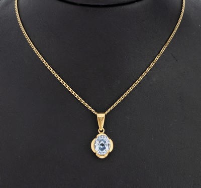 18 kt Gold Farbstein-Anhänger, GG 750/000, ovalfacett. synth. Spinell, Öse bez. mit Genio & Brevetti, an Kette, GG 585/000, L.ca. 46 cm, ...