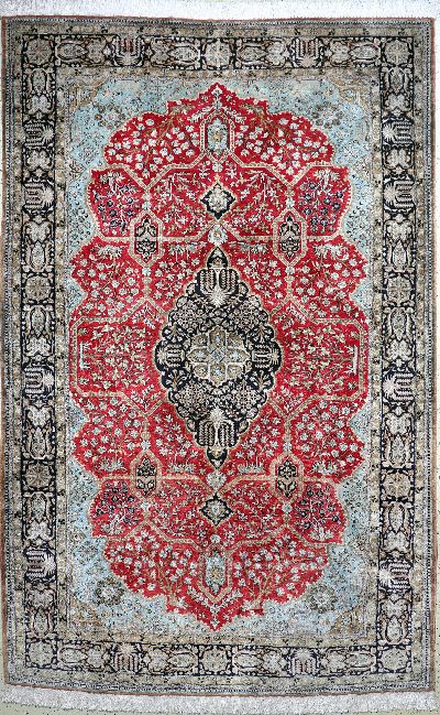 Ghom Seide, Persien, Mitte 20.Jhd, reine Naturseide, ca. 283 x 185 cm, EHZ: 2(Fransen erneuert).