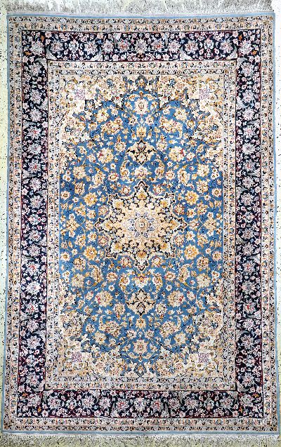 Esfahan fein, Persien, Mitte 20.Jhd, Korkwolle auf Seide, ca. 237 x 160 cm, ca. 1,0Mio. Kn/qm, Reinigungsbedürftig, EHZ: 2