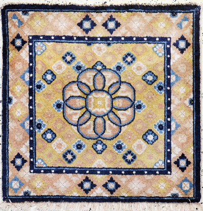 Ning-Hsia"Sitzbankteppich", China, 19.Jhd, Wolle auf Baumwolle, ca. 66 x 67 cm, EHZ: 2, (restauriert)